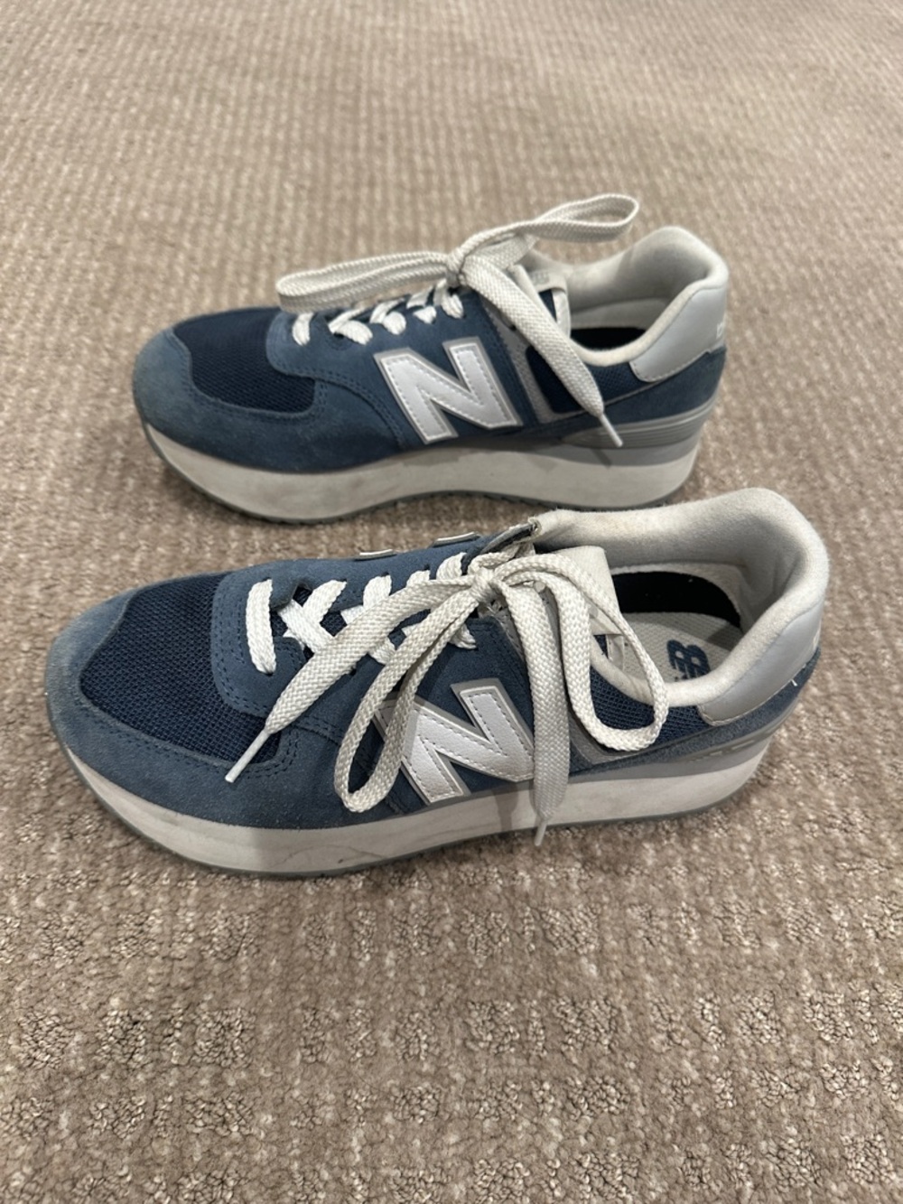 New Balance Womens Navy Blue and White Lace-Up Platform Sneakers